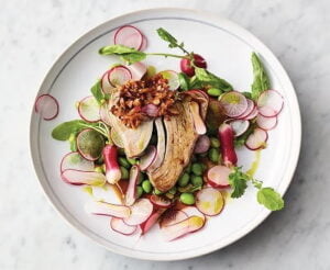 Asian-style tuna steak salad